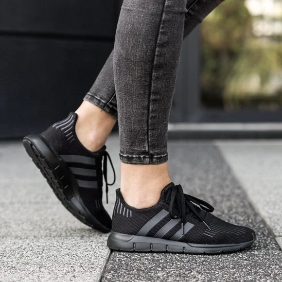adidas Women's Swift Run Shoes Sz In Core Black Core Black Wonder  Quartz